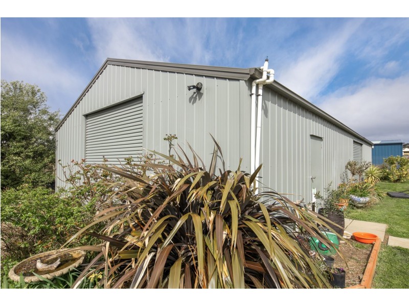 11-13 Brady Road, Gisborne VIC 3437