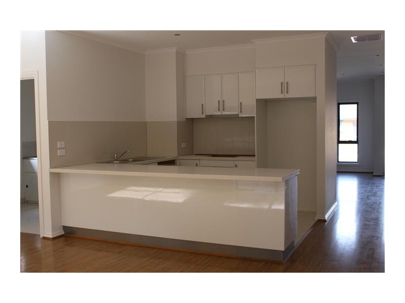 11/92 Fersfield Road, Gisborne VIC 3437