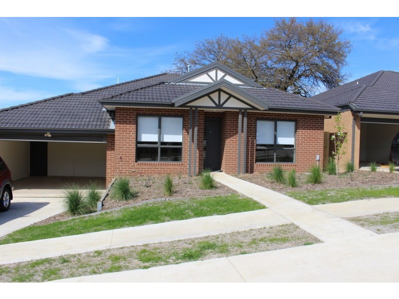 4/92 Fersfield Road, Gisborne VIC 3437