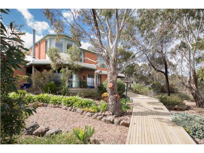 201 Paces Lane, Rowsley VIC 3340