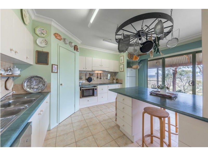 201 Paces Lane, Rowsley VIC 3340