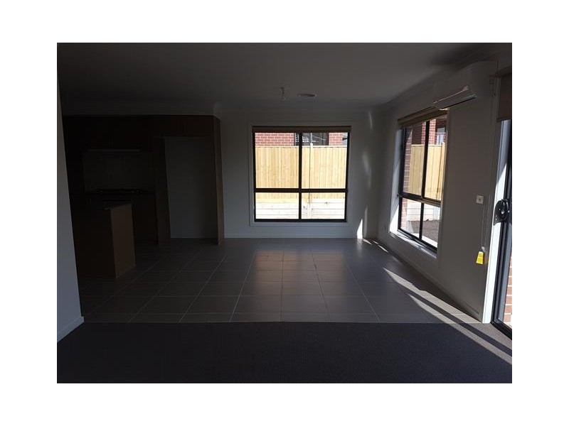 5 Eileens Way, Sunbury VIC 3429