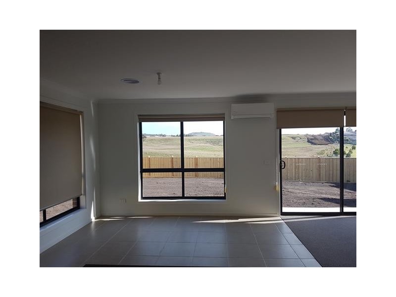 5 Eileens Way, Sunbury VIC 3429