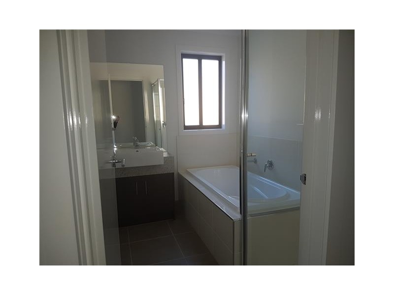 5 Eileens Way, Sunbury VIC 3429