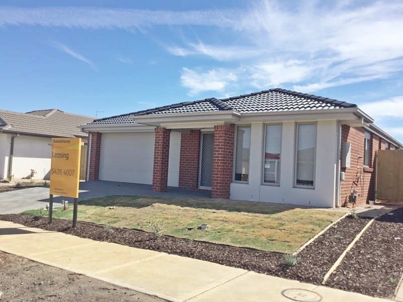 8 Hinkler Cres, Brookfield VIC 3338