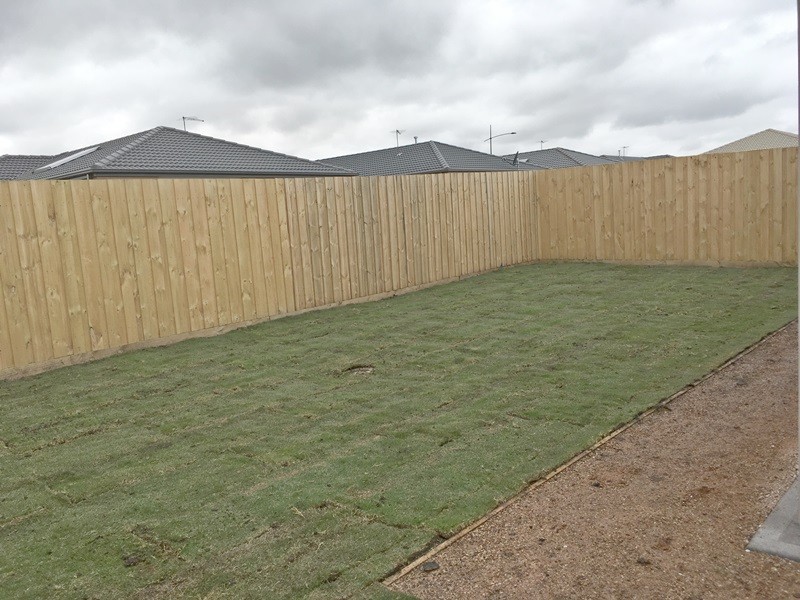 8 Hinkler Cres, Brookfield VIC 3338