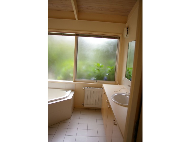 19  Bellhouse Street, Macedon VIC 3440