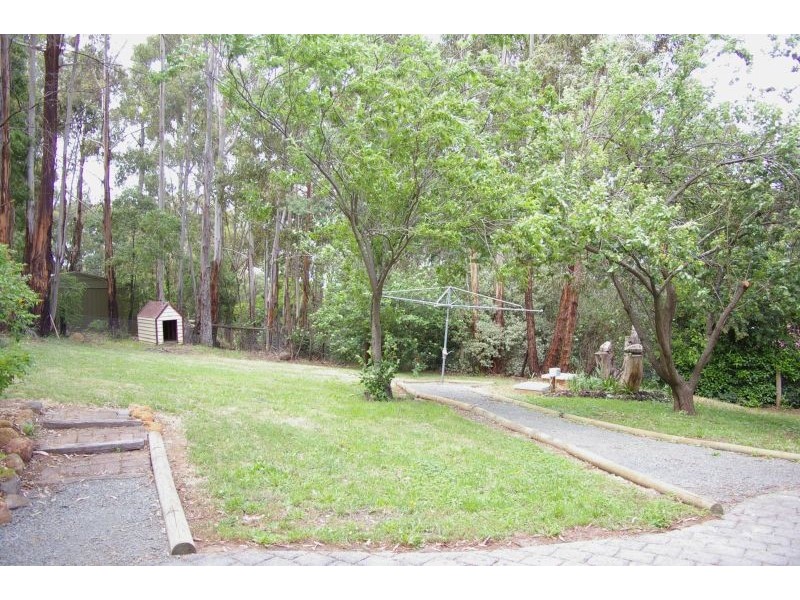 28 Mabel Crescent, Mount Macedon VIC 3441