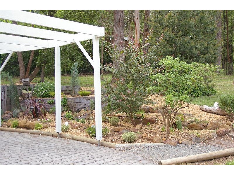 28 Mabel Crescent, Mount Macedon VIC 3441