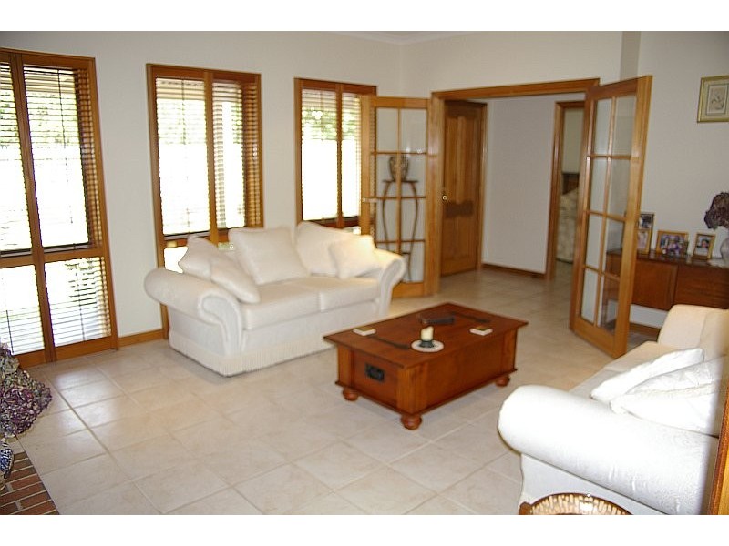 9 Park Street, Lancefield VIC 3435