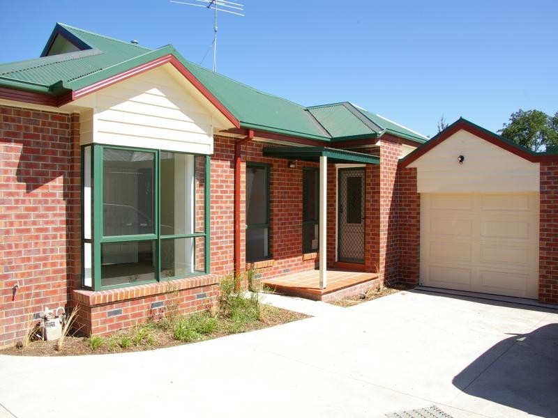 4/8 Howey St, Gisborne VIC 3437