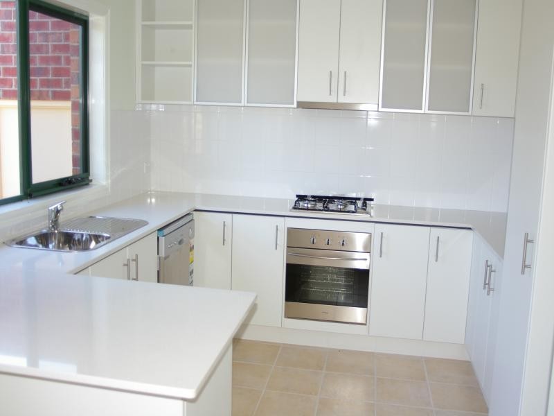 4/8 Howey St, Gisborne VIC 3437