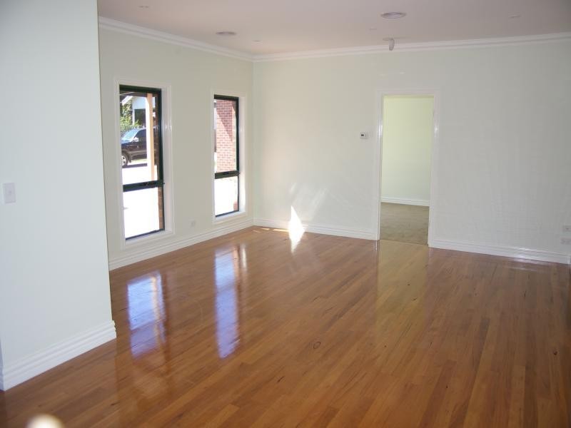 4/8 Howey St, Gisborne VIC 3437