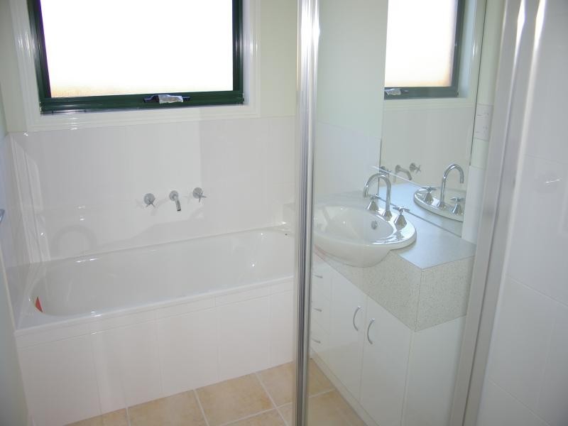 4/8 Howey St, Gisborne VIC 3437