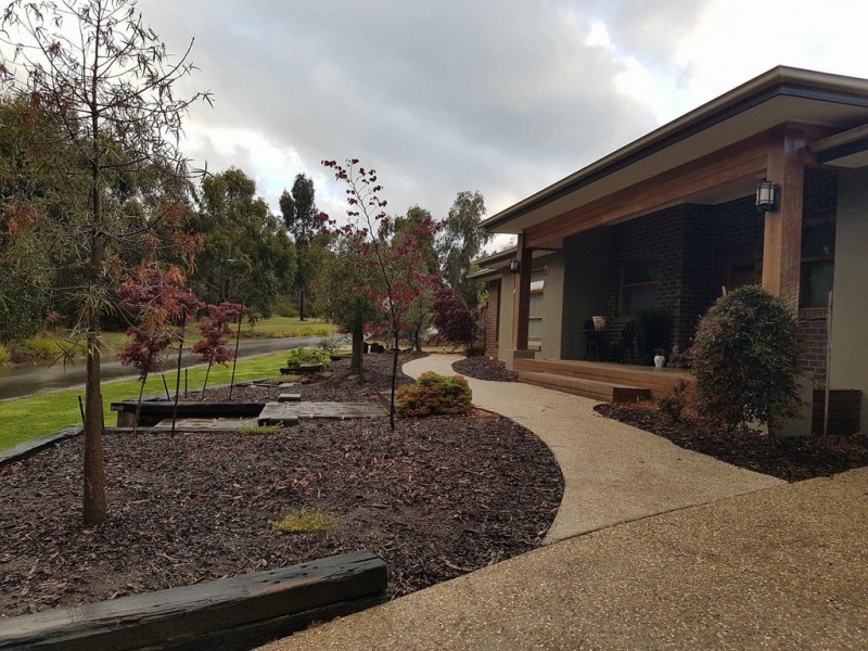 10 Green Gully Close, Gisborne VIC 3437