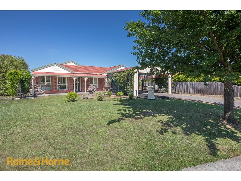 11 Landscape Close, Gisborne VIC 3437