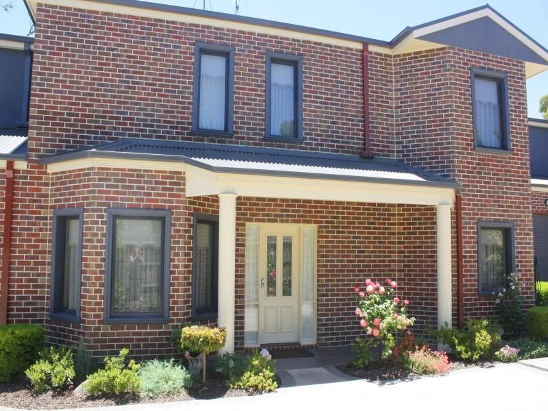 2/16  Calthorpe Street, Gisborne VIC 3437
