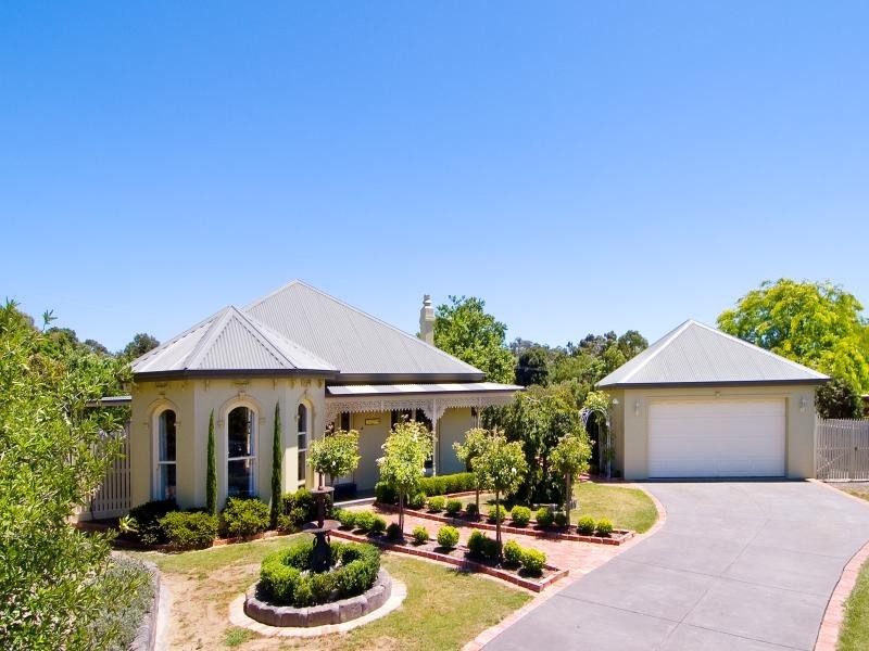 9 Fowler Crt, Gisborne VIC 3437
