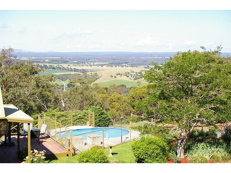 117 Mount Robertson Rd, New Gisborne VIC 3438
