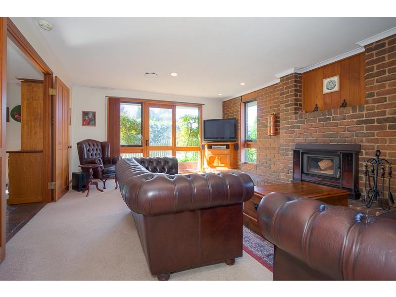 11 The Boulevard, Gisborne VIC 3437