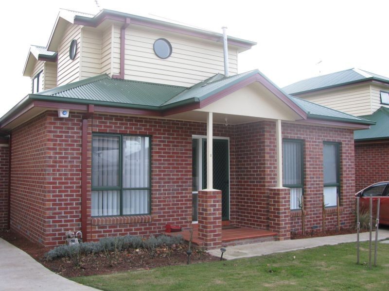 2/8 Howey Street, Gisborne VIC 3437