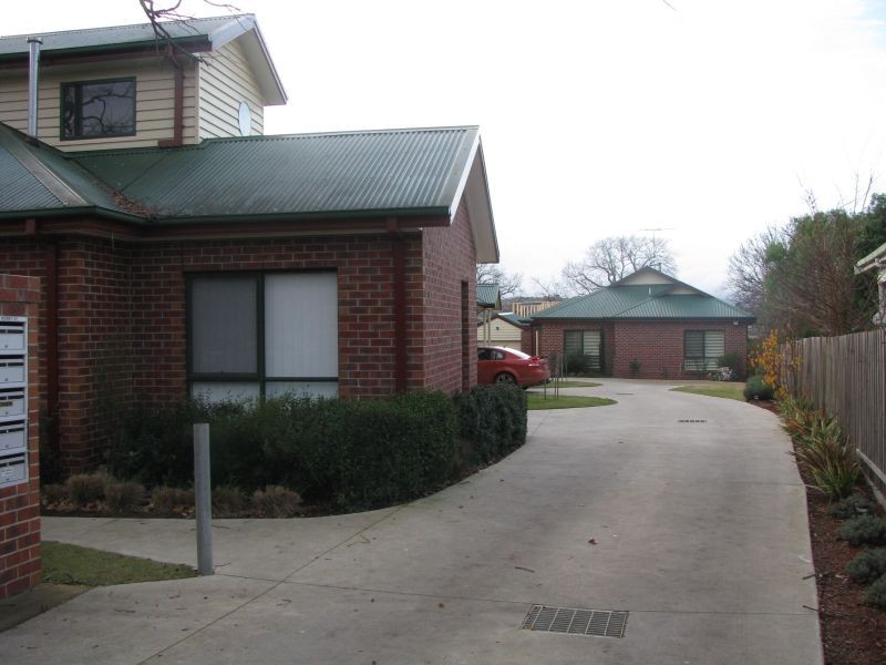 2/8 Howey Street, Gisborne VIC 3437
