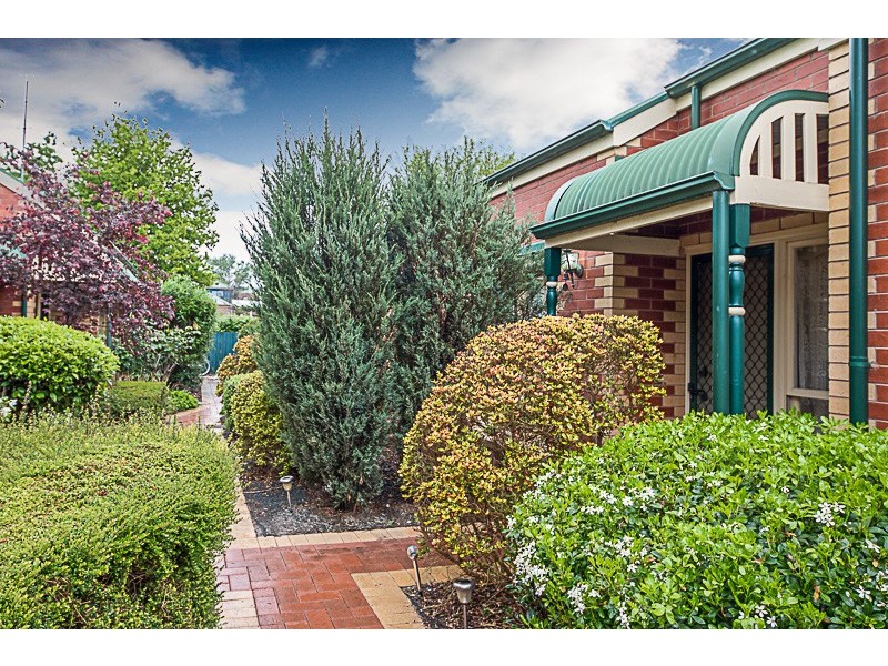 Unit 10/3 Hamilton Street, Gisborne VIC 3437