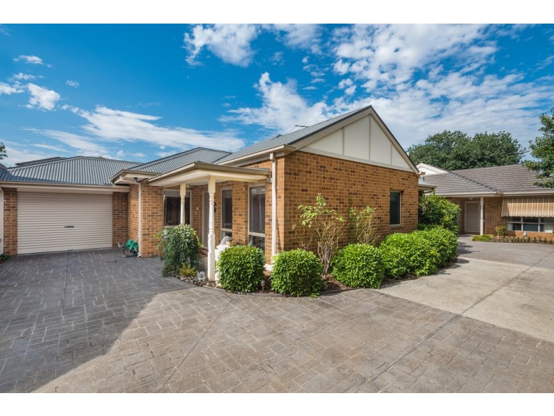 Unit 2, 15-17 Rodney Street, Gisborne VIC 3437