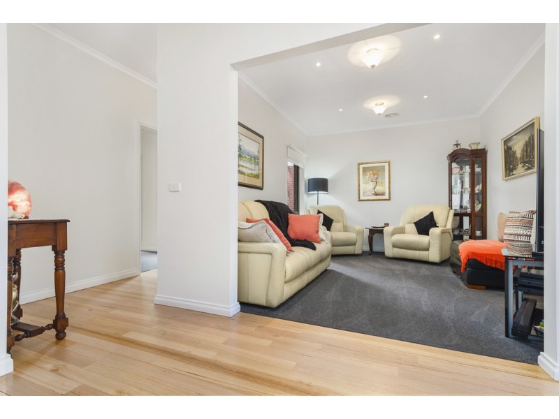 Unit 2, 15-17 Rodney Street, Gisborne VIC 3437