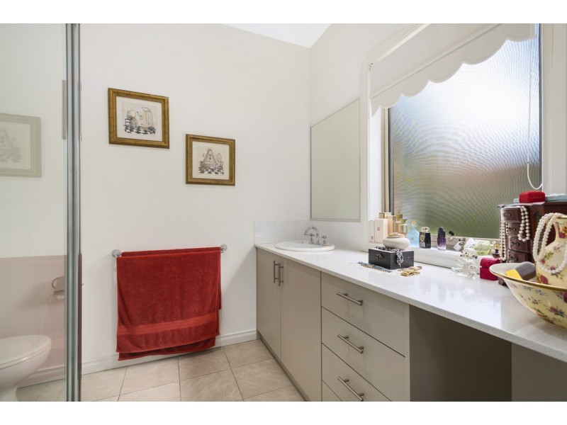 Unit 2, 15-17 Rodney Street, Gisborne VIC 3437