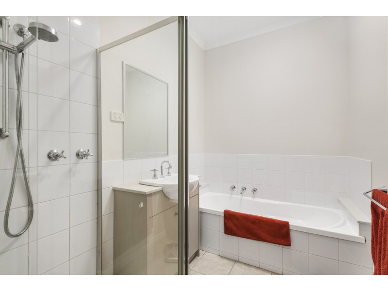 Unit 2, 15-17 Rodney Street, Gisborne VIC 3437