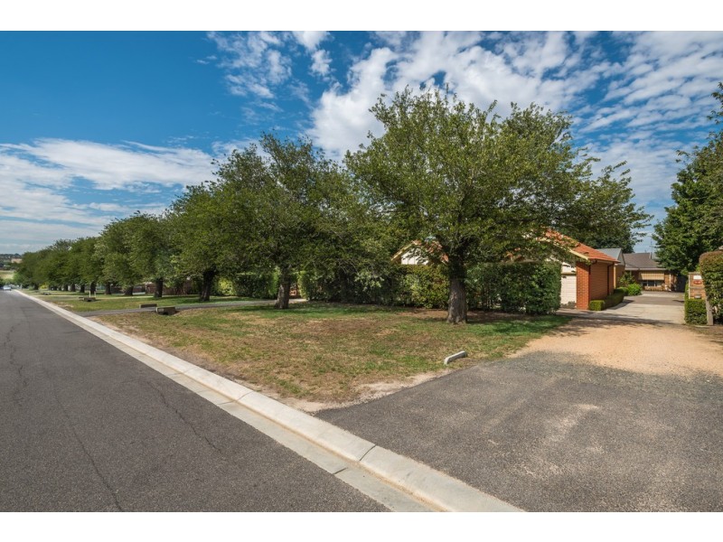 Unit 2, 15-17 Rodney Street, Gisborne VIC 3437