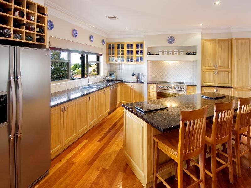 10 Kurung Crt East, Gisborne VIC 3437