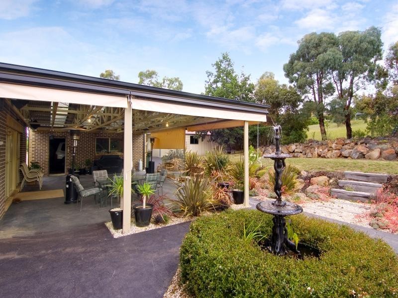 10 Kurung Crt East, Gisborne VIC 3437