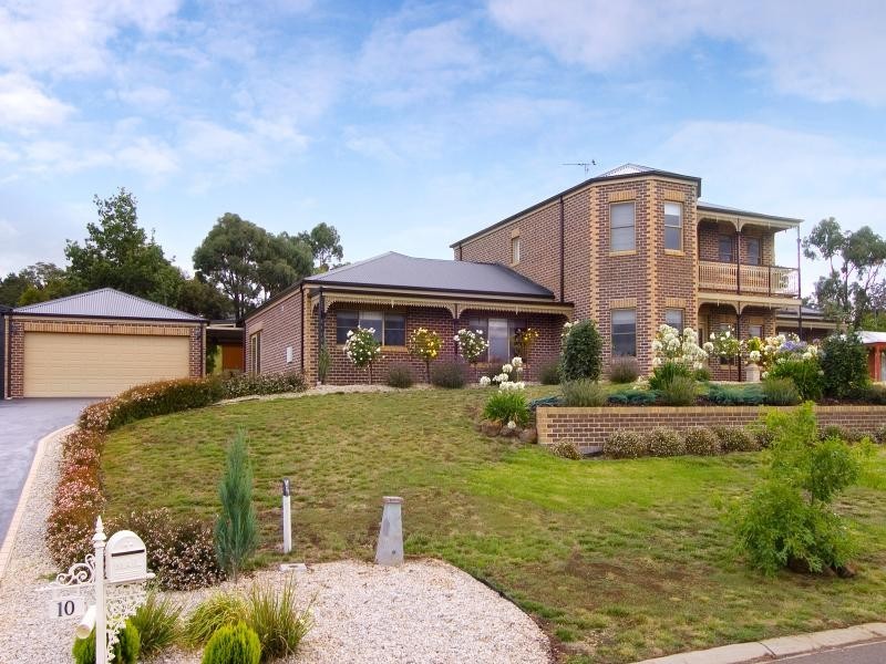 10 Kurung Crt East, Gisborne VIC 3437