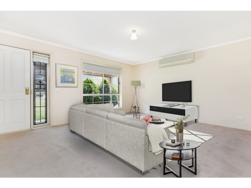 60 White Avenue, Romsey VIC 3434