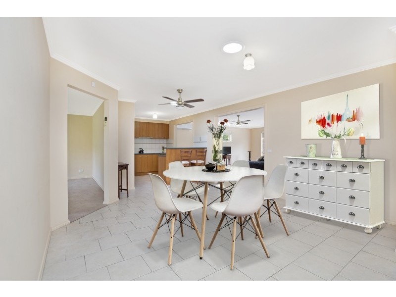 60 White Avenue, Romsey VIC 3434