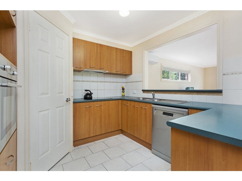 60 White Avenue, Romsey VIC 3434