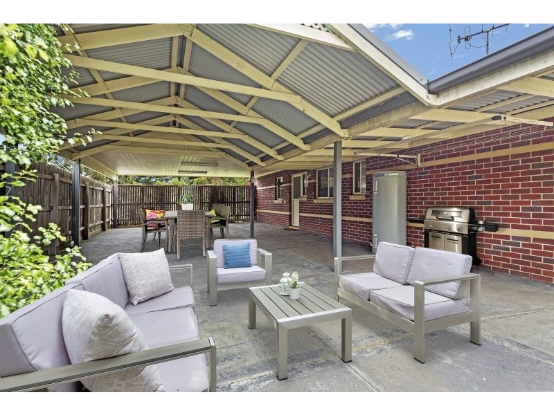 60 White Avenue, Romsey VIC 3434