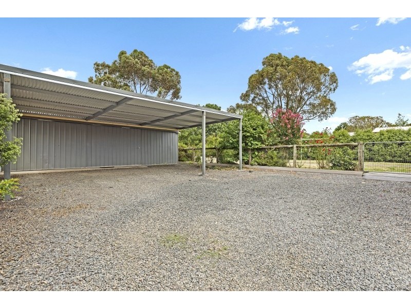 60 White Avenue, Romsey VIC 3434