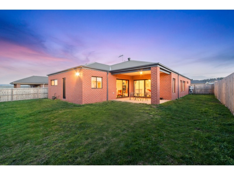 12 Coop Drive, Gisborne VIC 3437