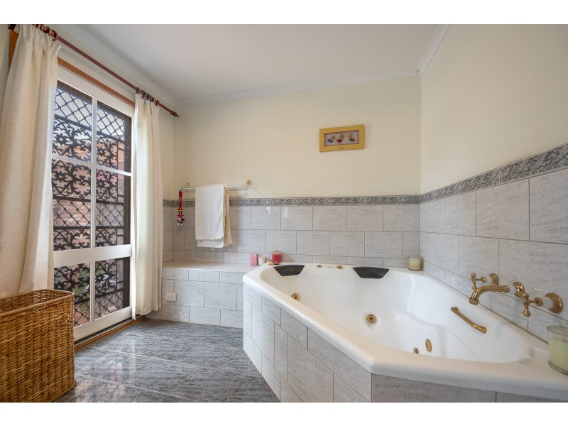 219 Hamilton Road, New Gisborne VIC 3438