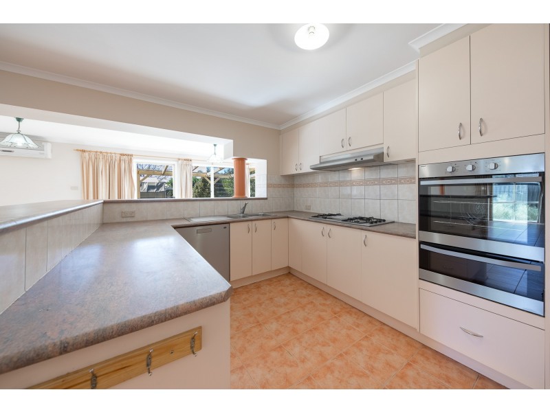 11 Dalray Crescent, New Gisborne VIC 3438