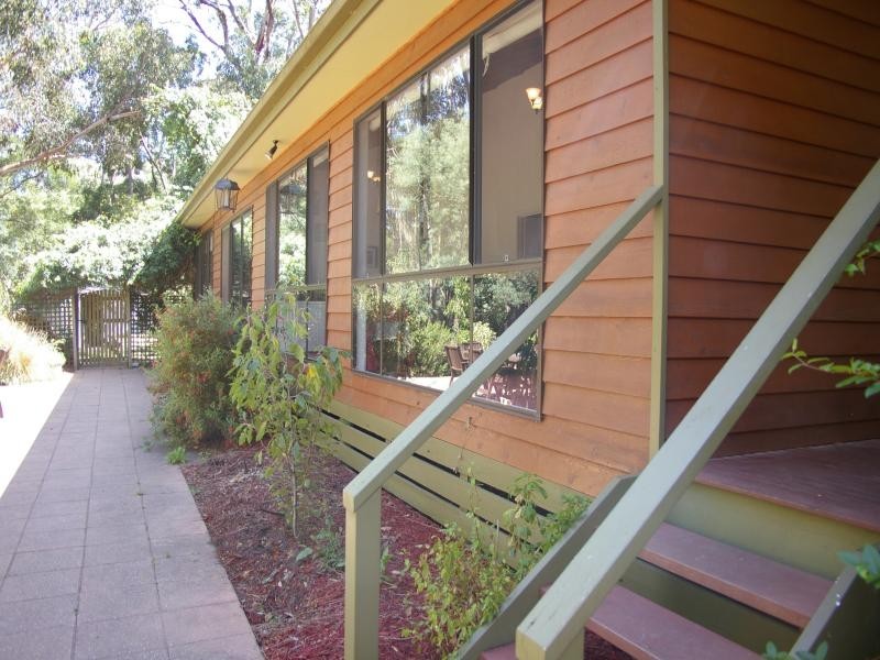 9 Scott St, Macedon VIC 3440