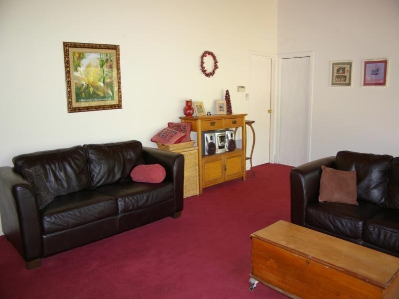 9 Scott St, Macedon VIC 3440