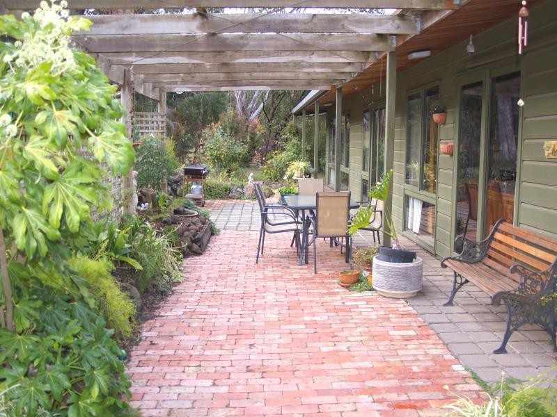 100 Glendrouitt Road, Mount Macedon VIC 3441