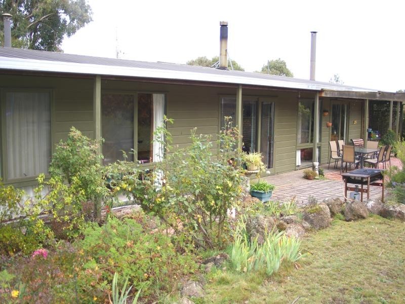 100 Glendrouitt Road, Mount Macedon VIC 3441