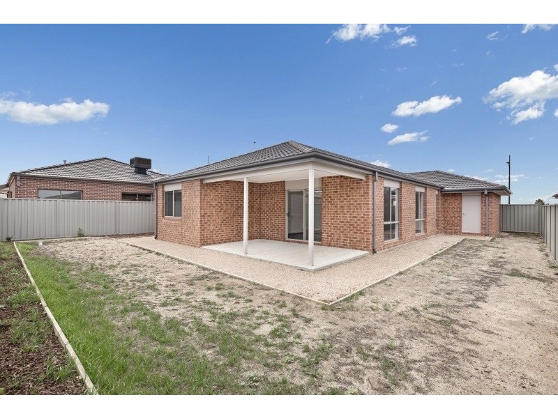 56 Dalray Cres, Kurunjang VIC 3337