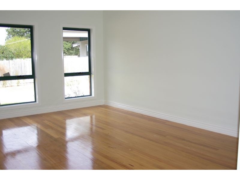 UNIT 3/8A HOWEY STREET, Gisborne VIC 3437