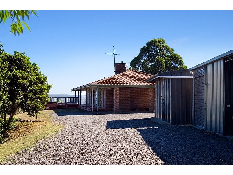 55 Mount Robertson Rd, New Gisborne VIC 3438